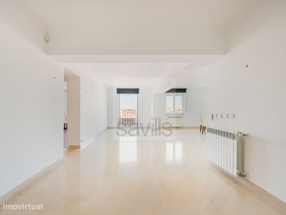 Apartamento T2 com garagem na Costa do Castelo , Lisboa