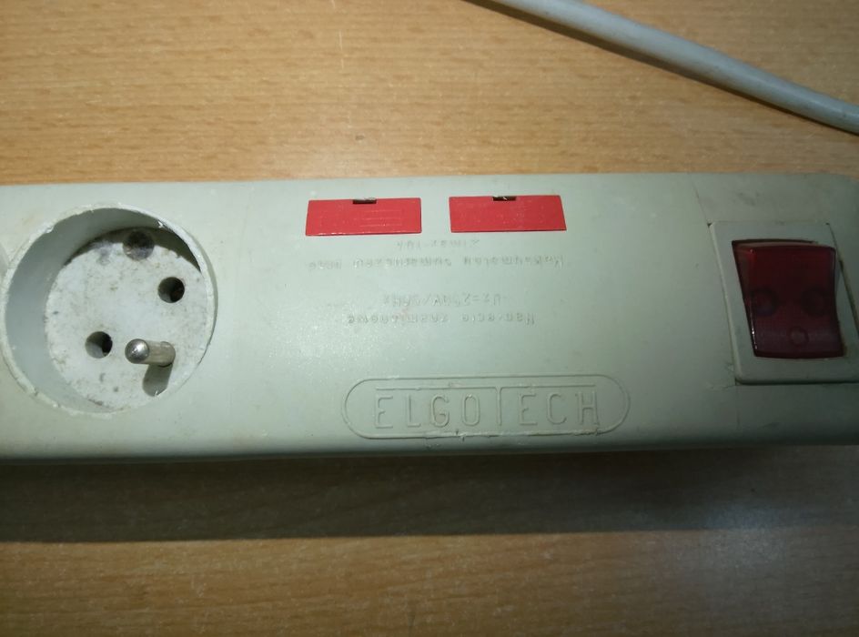 Przedłużacz rozdzielacz Elgotech na 6 gniazd 1,5 m