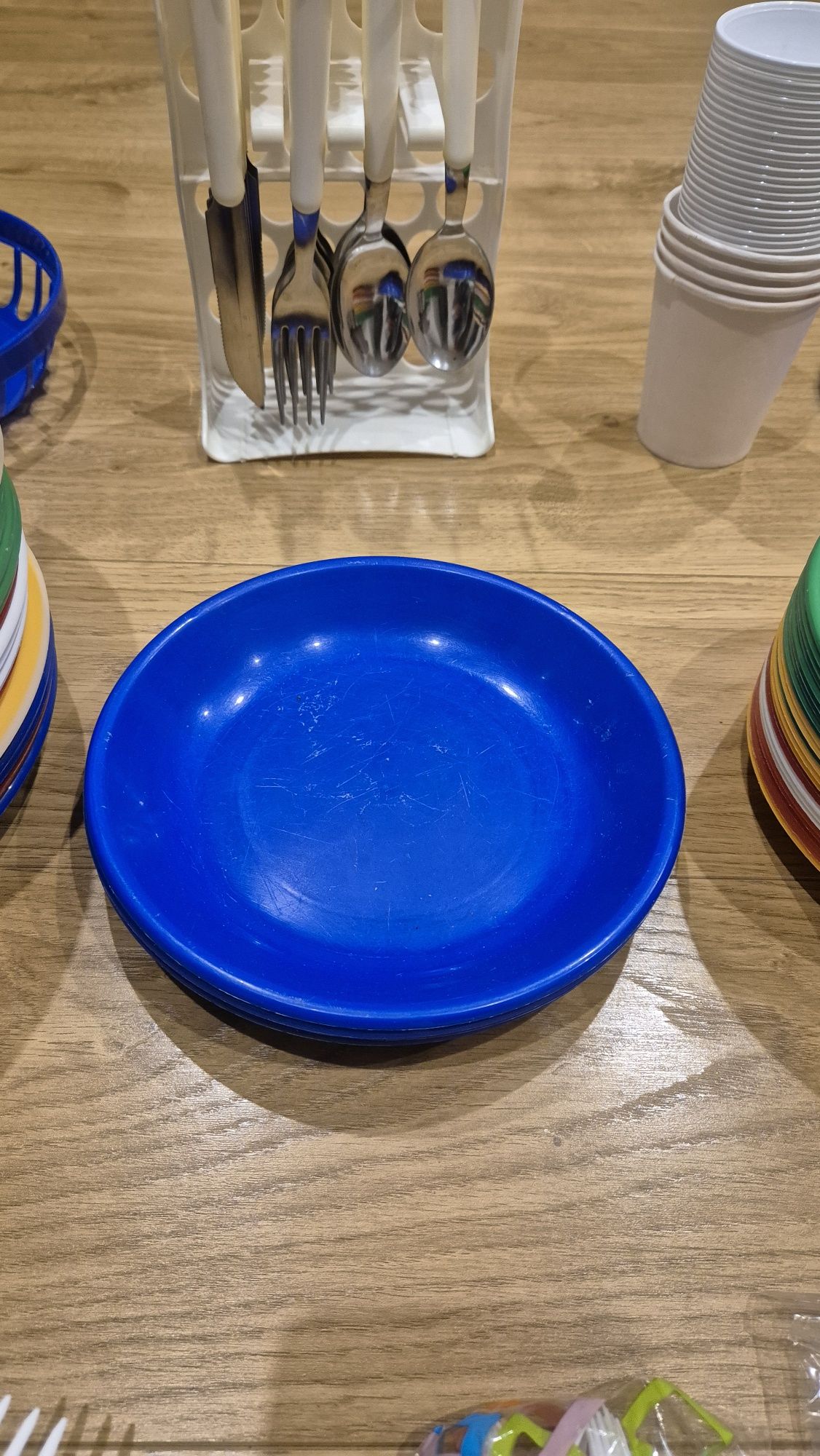 Komplet plastikowych naczyń ogrodowych na grila