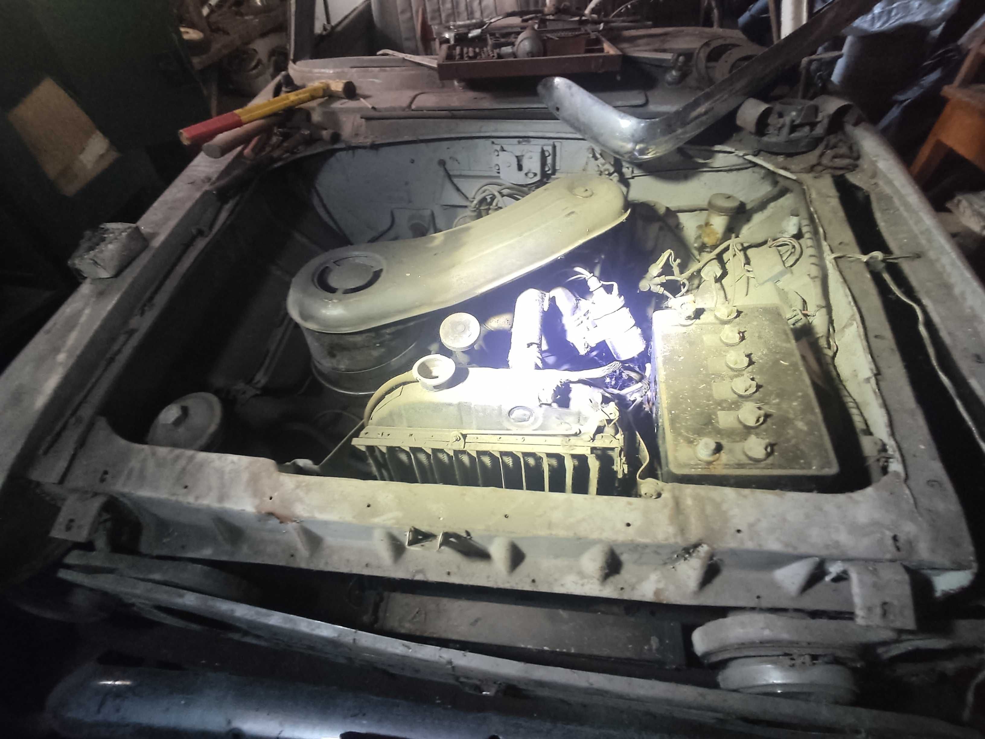 Двигун  та запчастини до автомобіля Москсвич-408 Е .