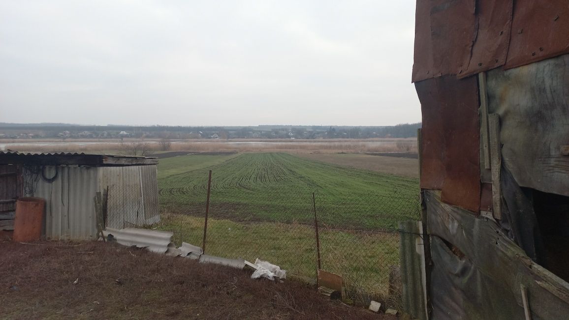 Гарний  будинок в центрі села