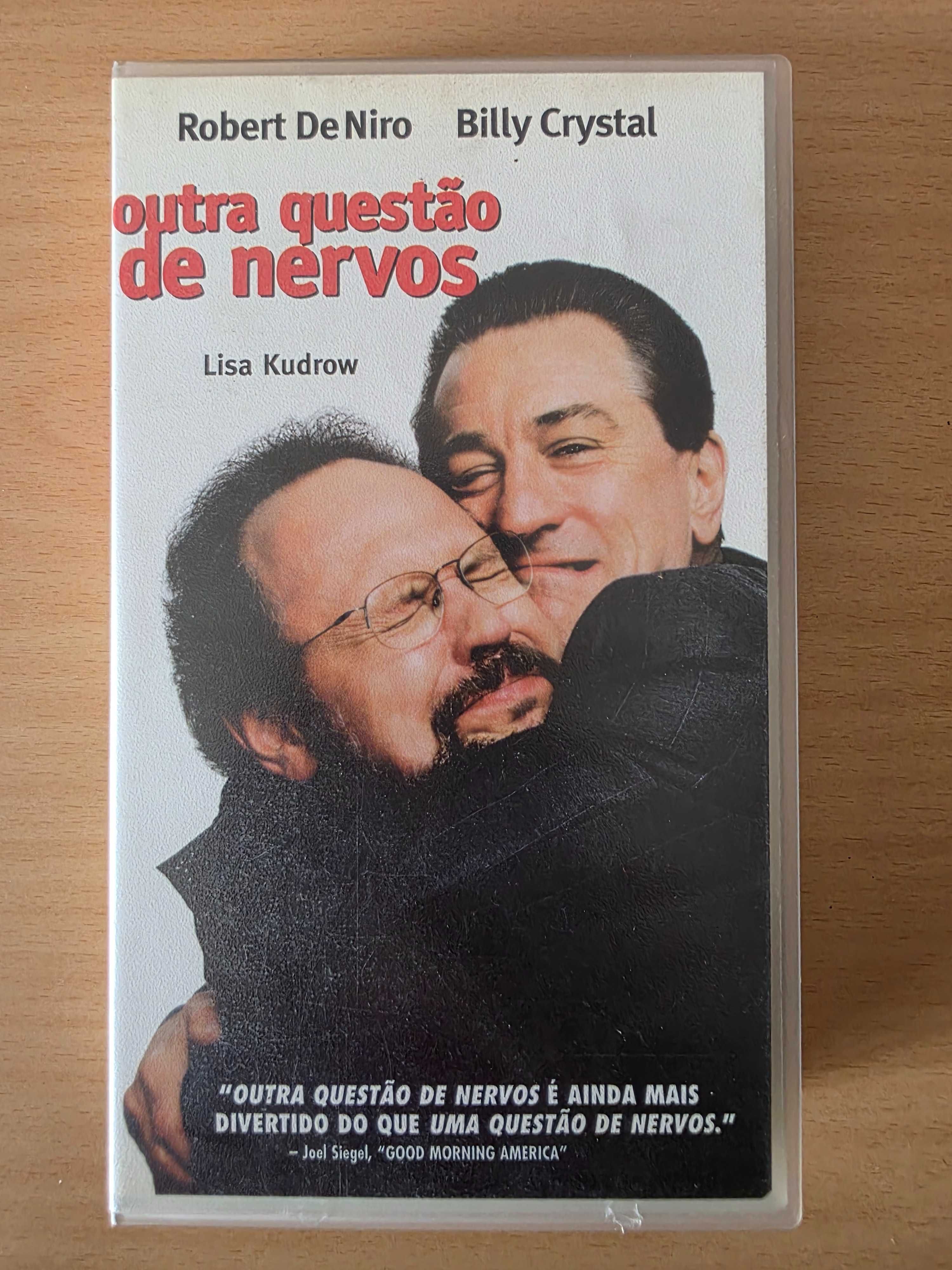 Filme em VHS "Outra Questão de Nervos" com Robert de Niro e B. Crystal