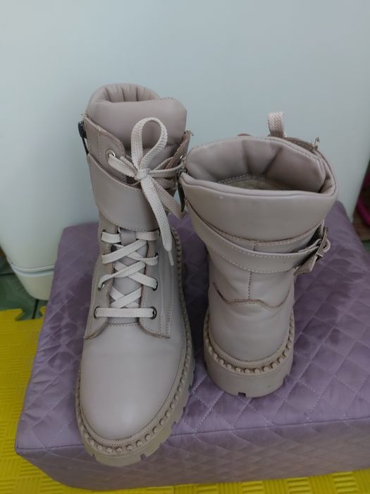 Продам жіночі шкуряні чоботи