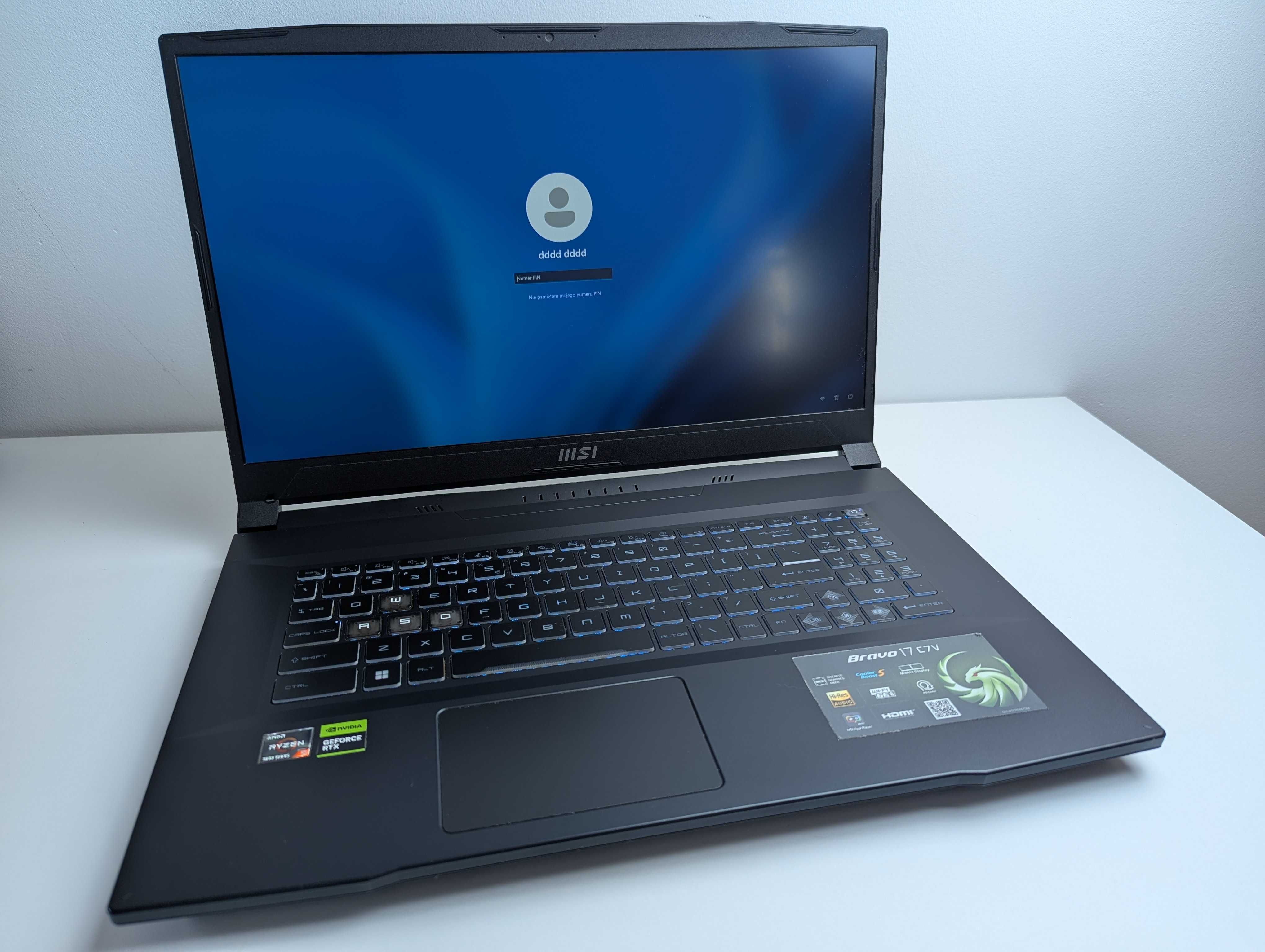 LAPTOP GAMINGOWY MSI Bravo 17" RTX 4050 Ryzen 5 7535H 144hz