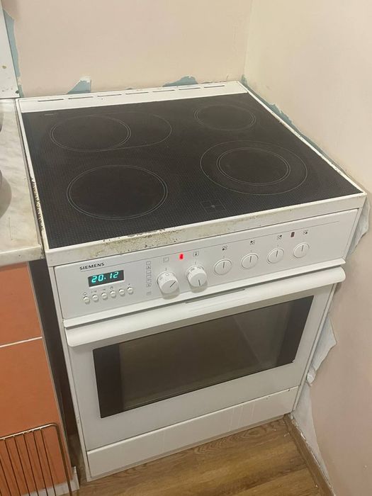 Електрична плита Siemens HL56220