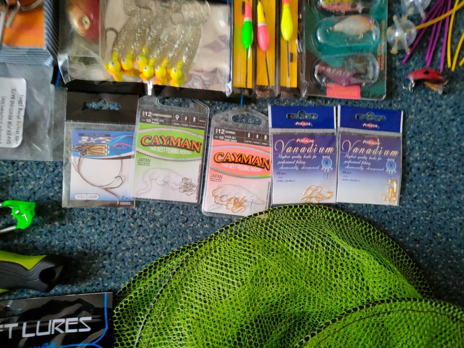 3 wędki plus 3 kołowrotki+ dodatki