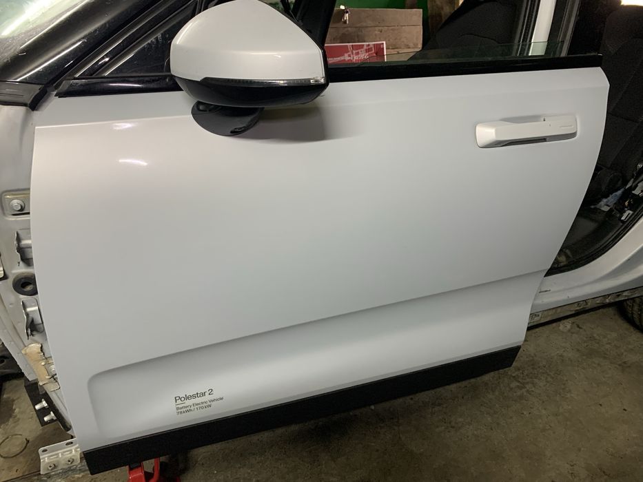 Двері Polestar 2