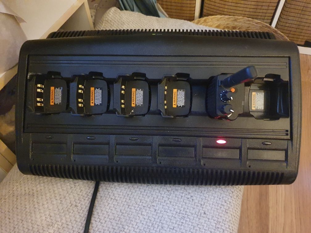 ładowarka motorola WPLN4197A do radiotelefonu motorola
