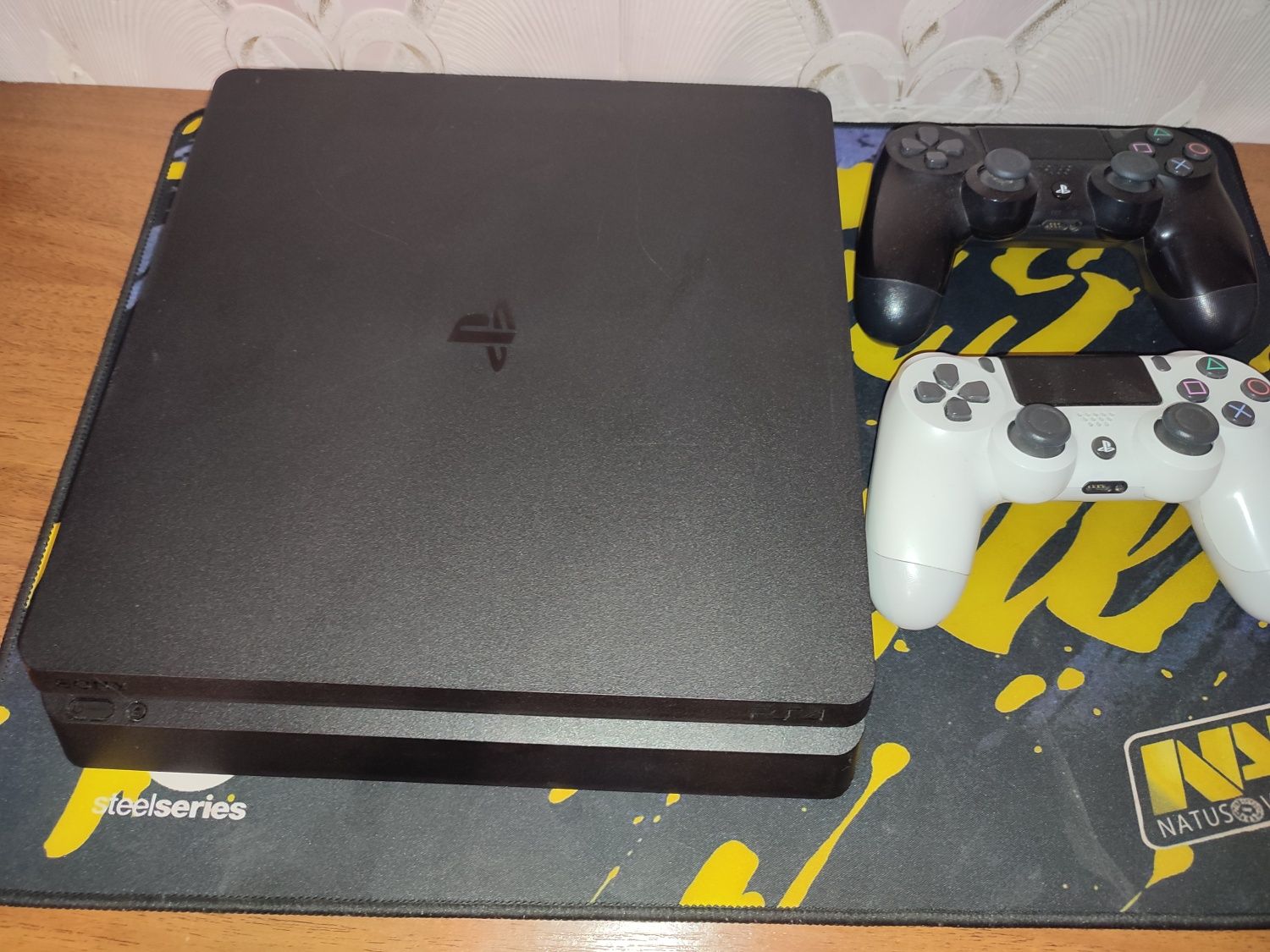 PlayStation 4 slim 1TB