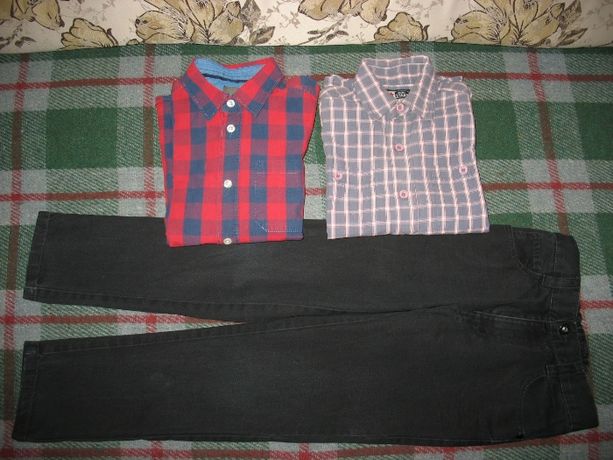 Рубашка, черные джинсы для мальчика 8-9 лет