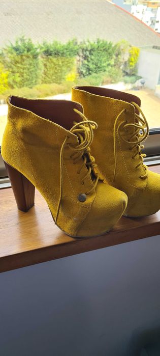 Botins, camurça amarela, marca Sahoco tam.36