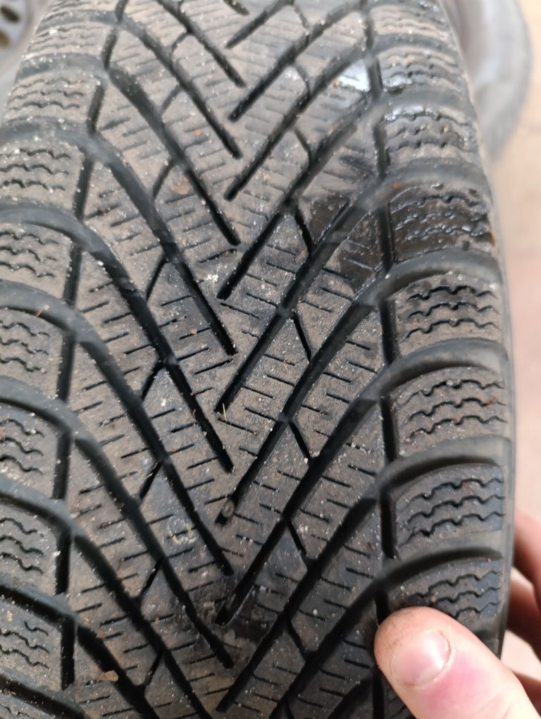 Pirelli Cinturato Winter 195/65/15 2016 rok