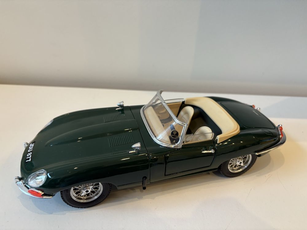 Model Jaguar E Type 1:18 BBurago Burago (maisto welly)