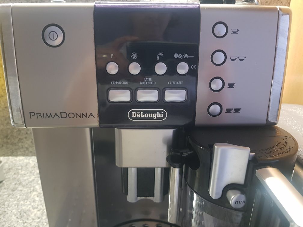 Máquina de café Delonghi primadonna automática