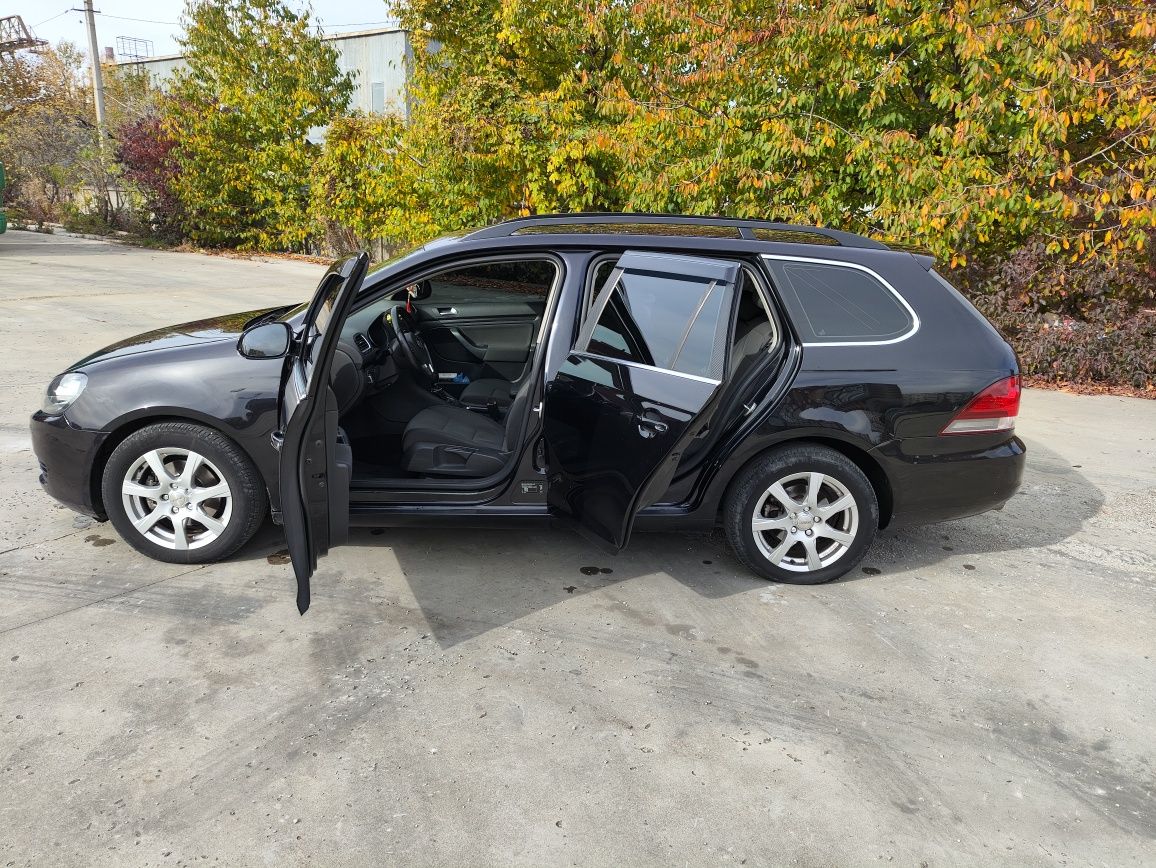 Volkswagen Golf 6 black 2012 Comfortline