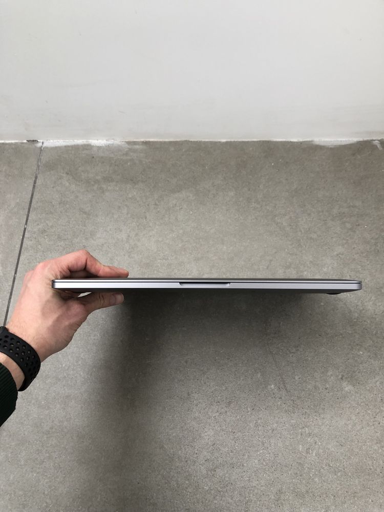 750$ MacBook Pro 13 2020 M1 / 8 GB / 256gb SSD TB ІДЕАЛ