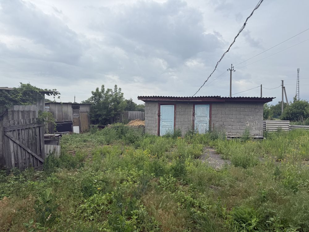 Продаж цегляного будинку в центрі села Яцьки