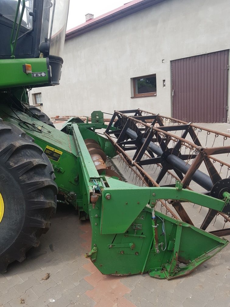 Kombajn zbożowy John Deere 1075