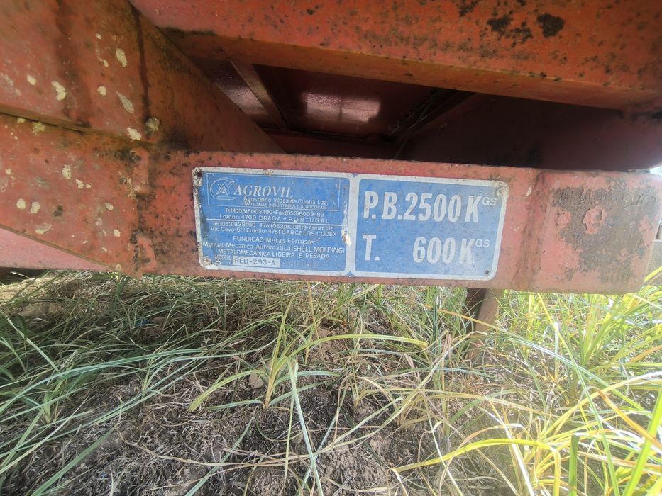 Reboque agrícola 2.500 Kg