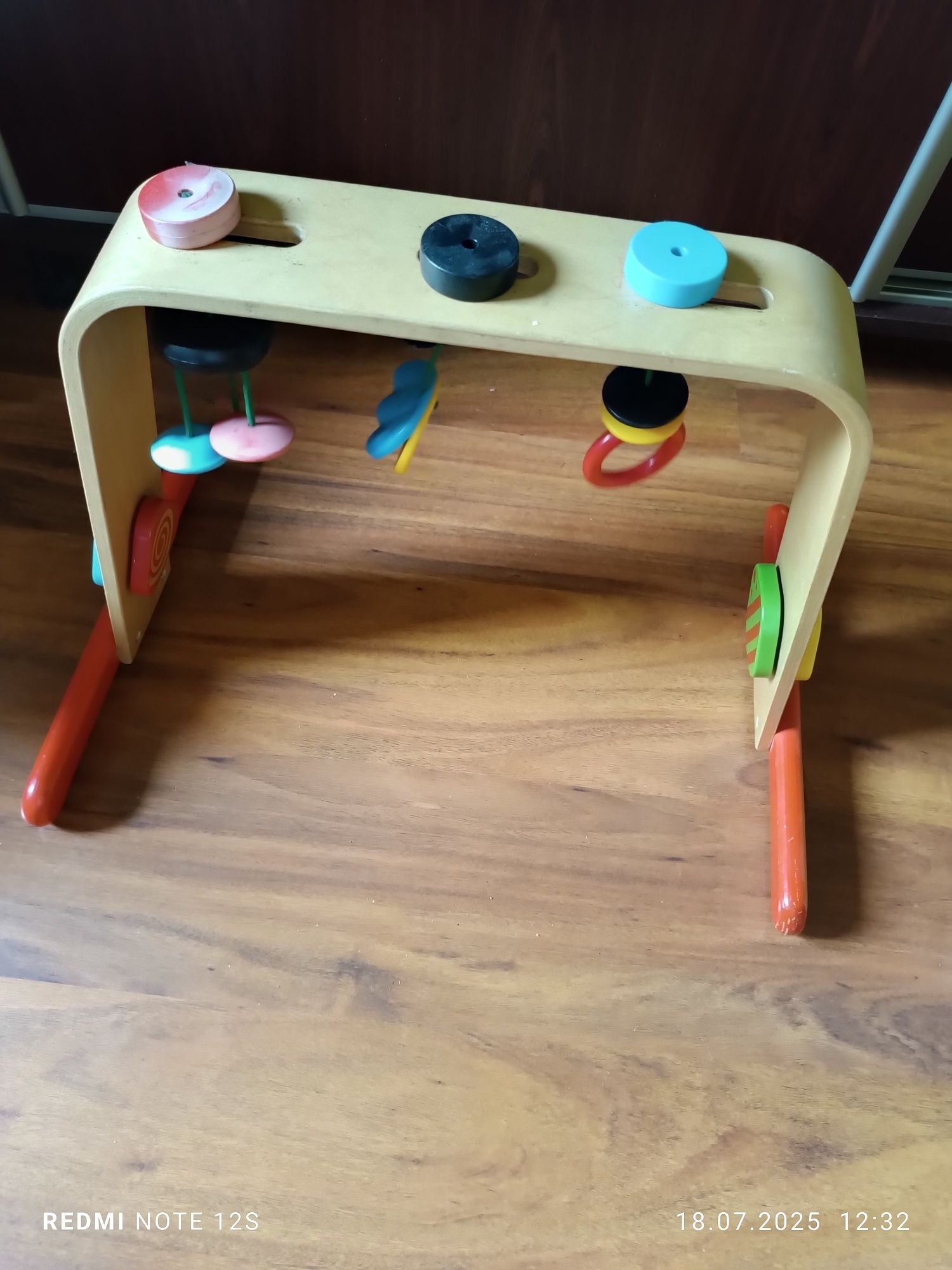 Sprzedam krzesełko i stojak firmy IKEA