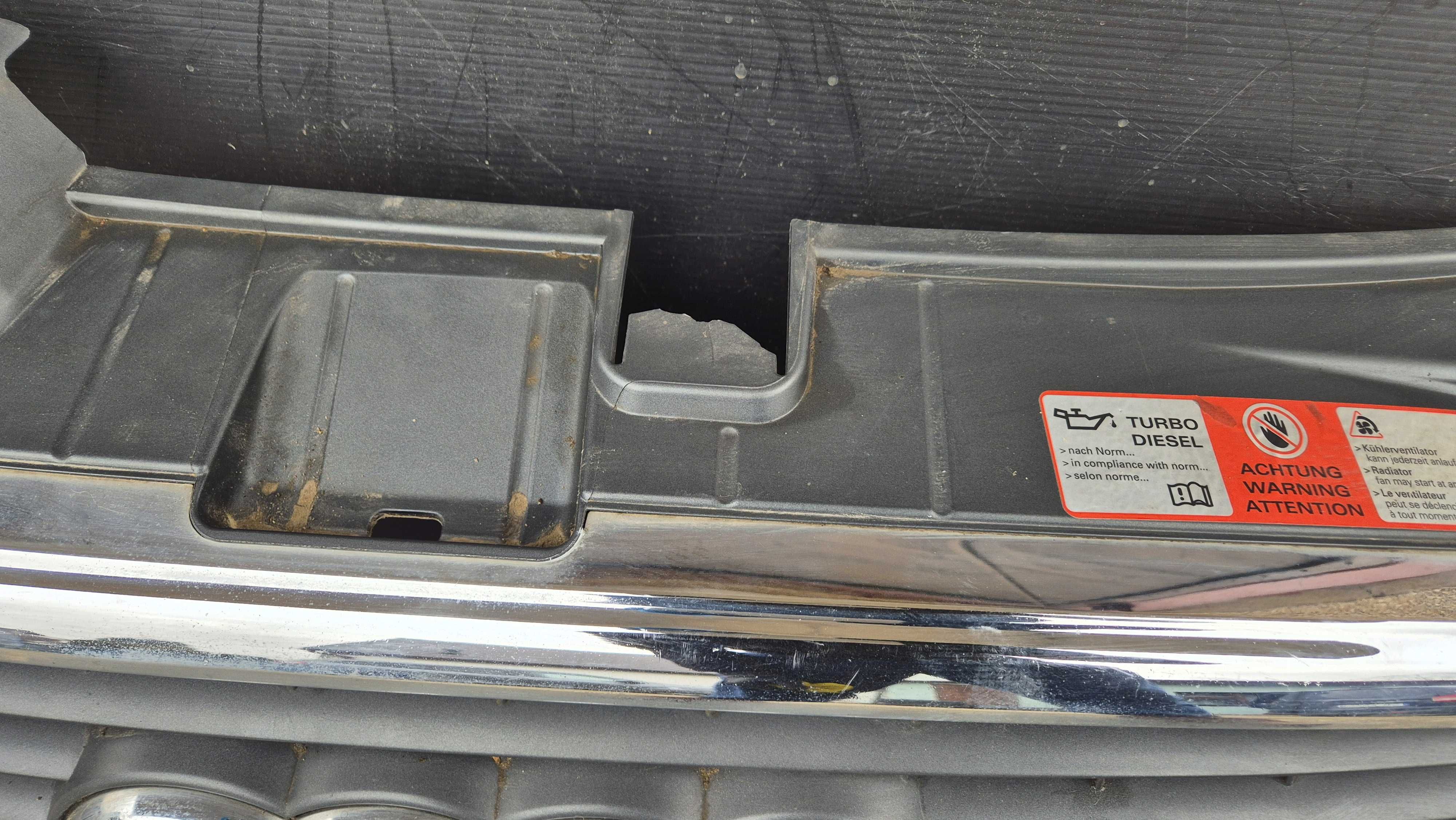 Atrapa chłodnicy GRILL Audi A4 B7 8E0 05-08 OE ORYGINAŁ! ŁADNY!