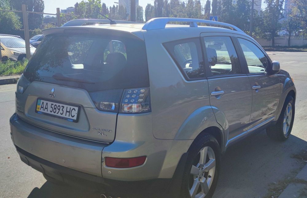 Mitsubishi Outlander XL