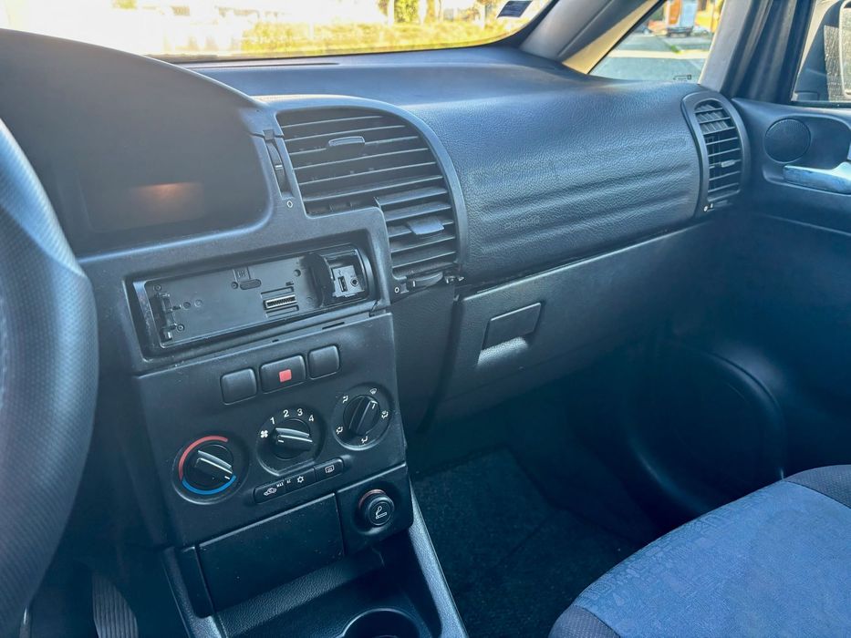 Opel zafira  7 lugares a gasolina