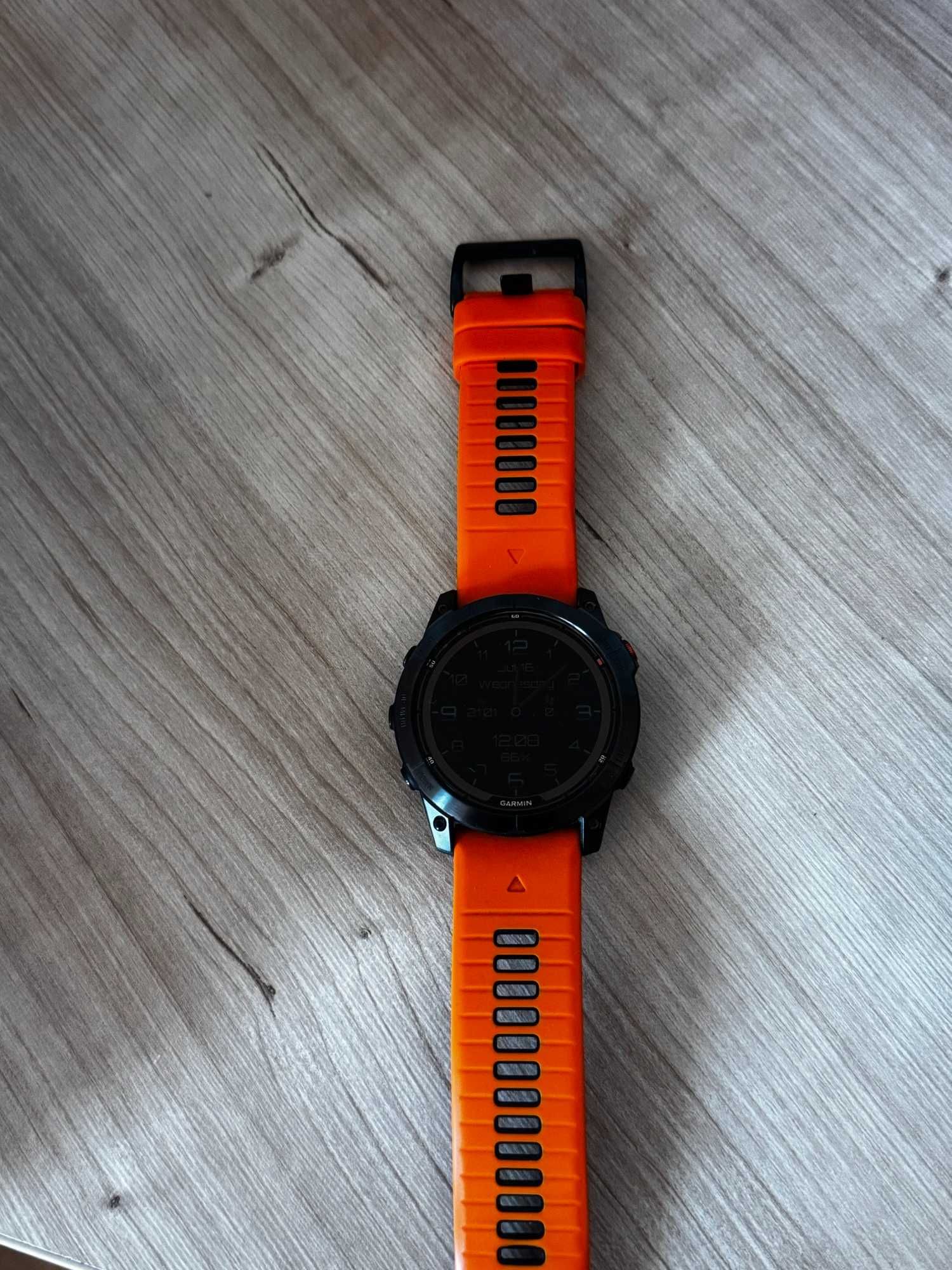 Apple Watch 8 Cellular 45 mm i Garmin Feniks 7x pro solar 51mm