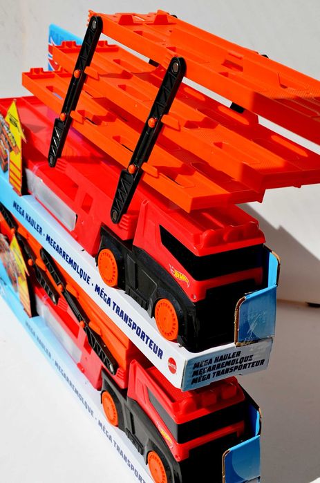 Автовоз hot wheels Mega Hauler на 50 машинок вантажівка транспортер