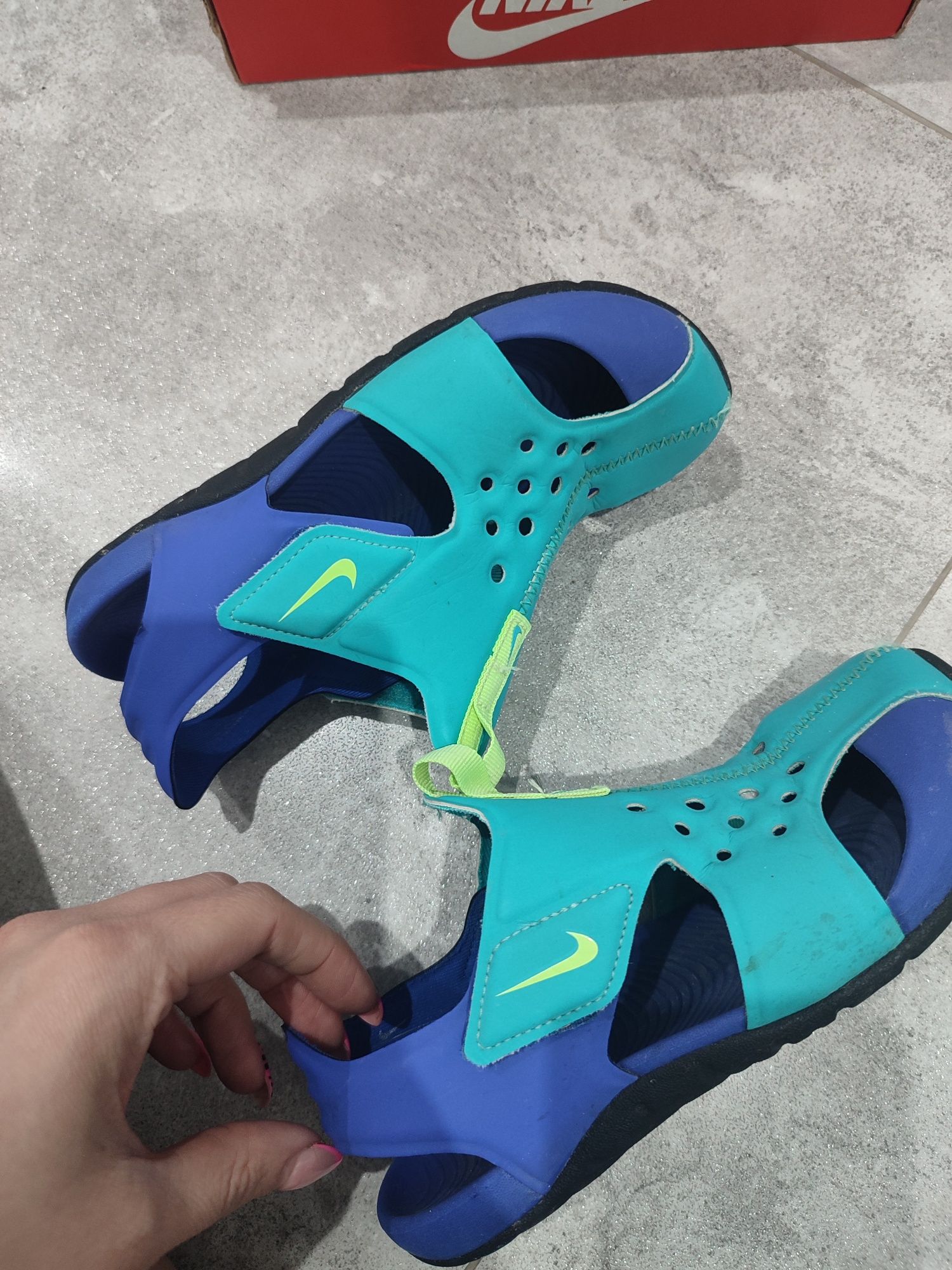 Sandałki Nike 32