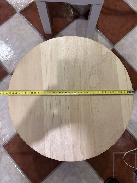 Mesa de apoio em madeira clara