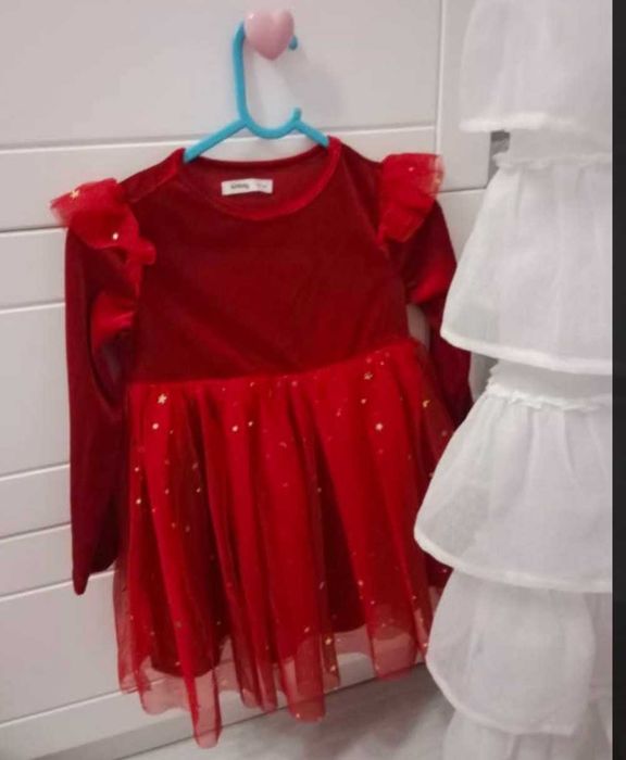 Sukienka dla dziewczynki rozmiar 104/110