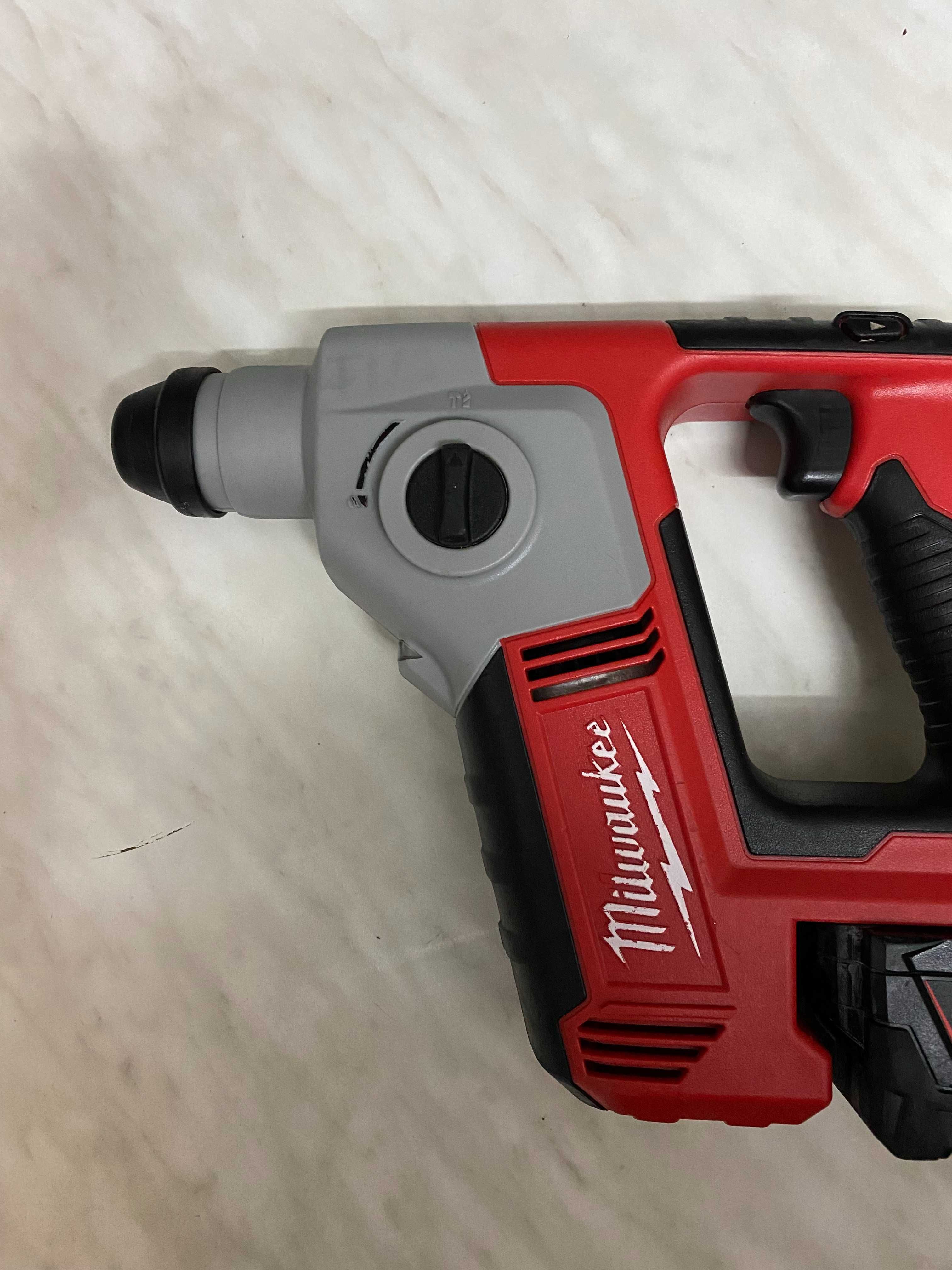 Młotowiertarka SDS-Plus 1,2J MILWAUKEE M18 BH MILWAUKEE M18 5.0Ah