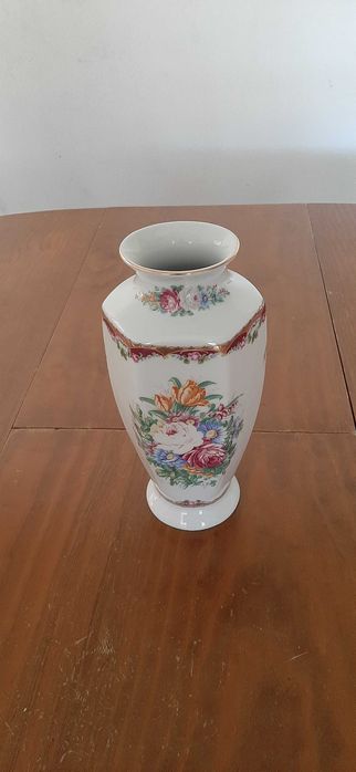 Jarra colorida em louça