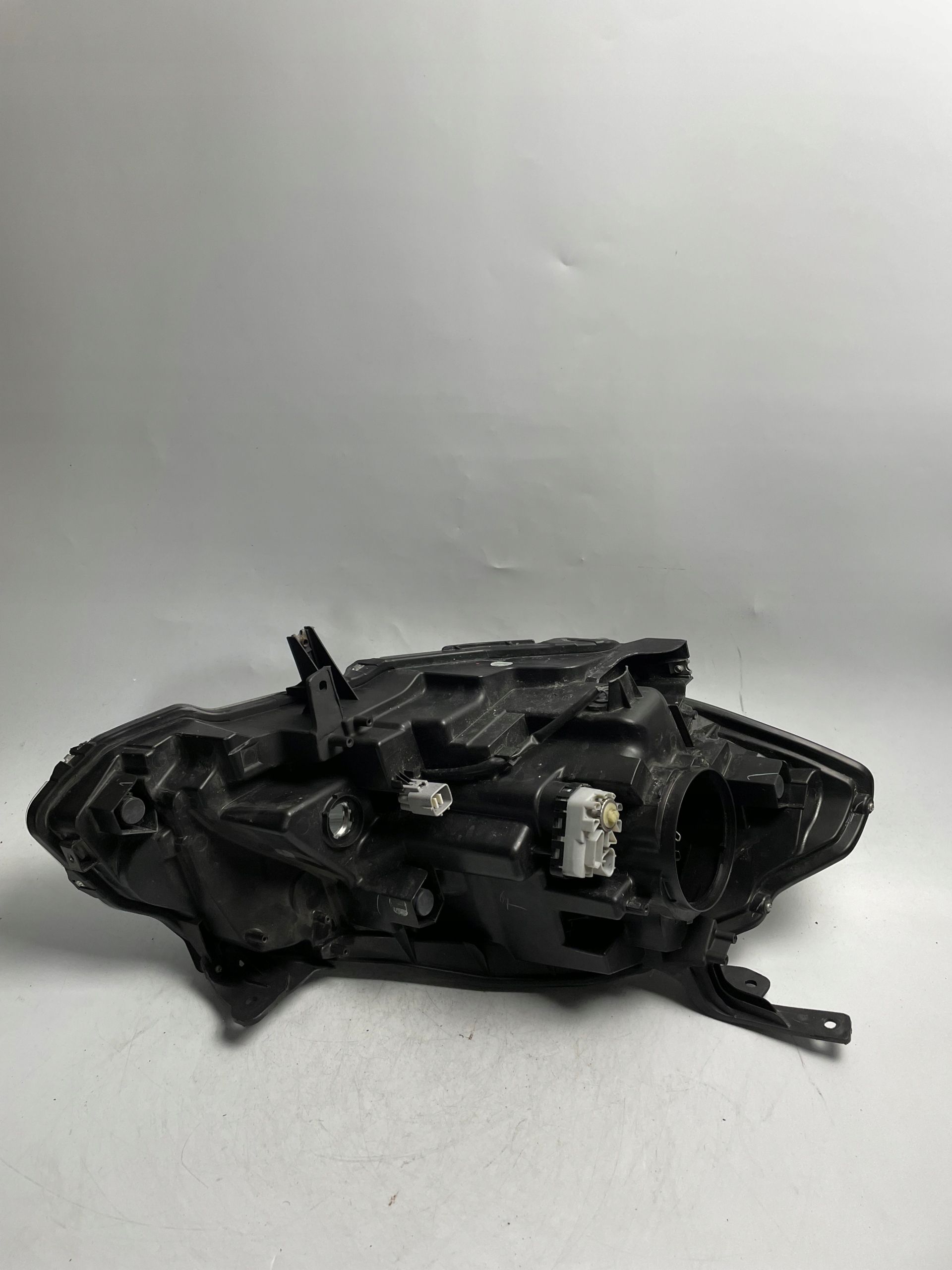 Lampa lewa reflektor Suzuki SX4 S-CROSS 13- XENON LED