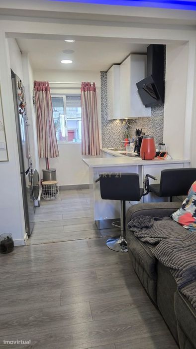 Novo T2 Remodelado Na Pontinha