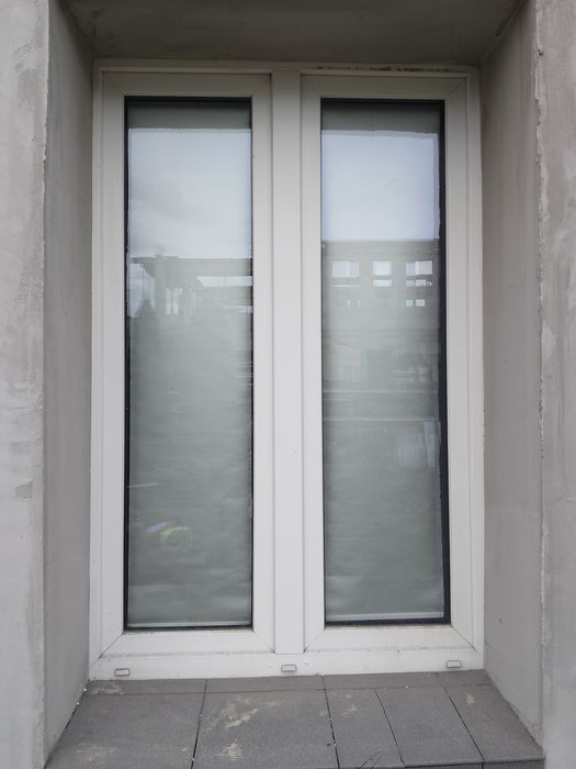 Okna plastikowe dwuskrzydłowe uchylne z roletami