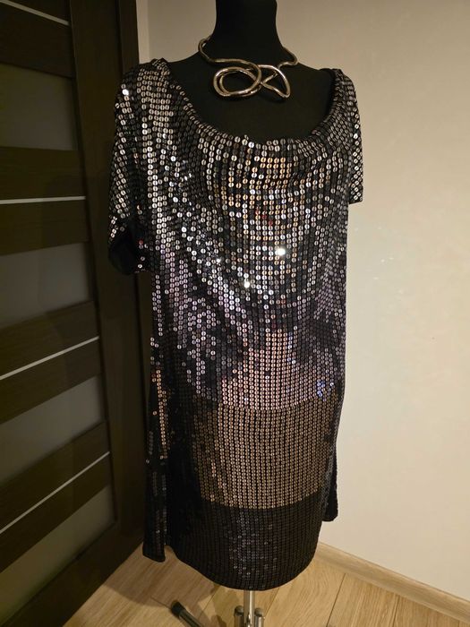 Cekinowa sukienka mała czarna r. 16 – stan idealny