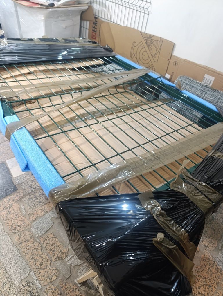 Portões lacado preenchido com painel decorativo