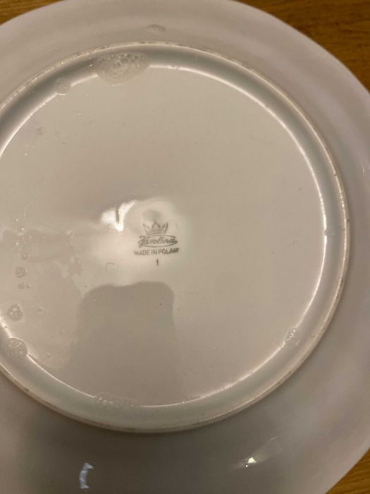 Porcelana Karolina 6 filiżanek 2 talerze