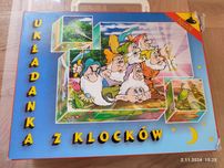 Zestaw drewnianych klocków i puzzli