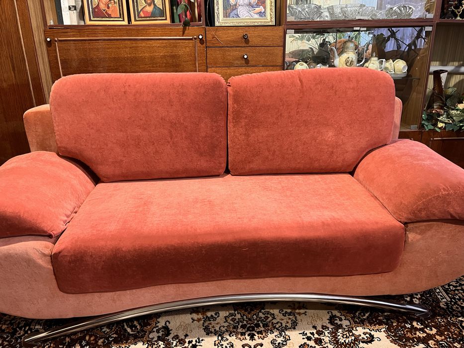 Продам гарний розкладний диван