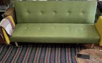 Sofá cama verde vintage