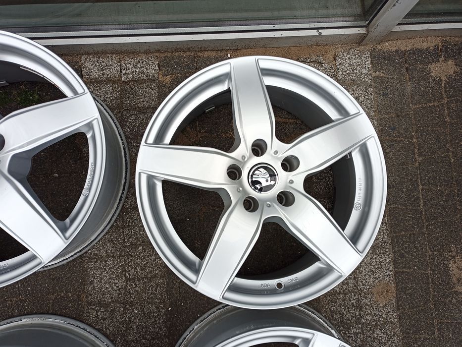 17" Skoda Karoq Kodiak Superb Octavia Audi A6 A4 B8 Vw Passat Arteon