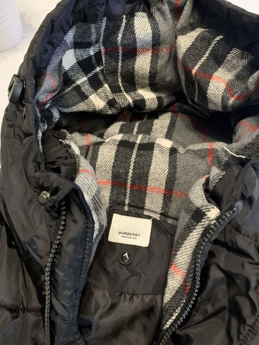 Пуховик/Жилетка - Burberry Black