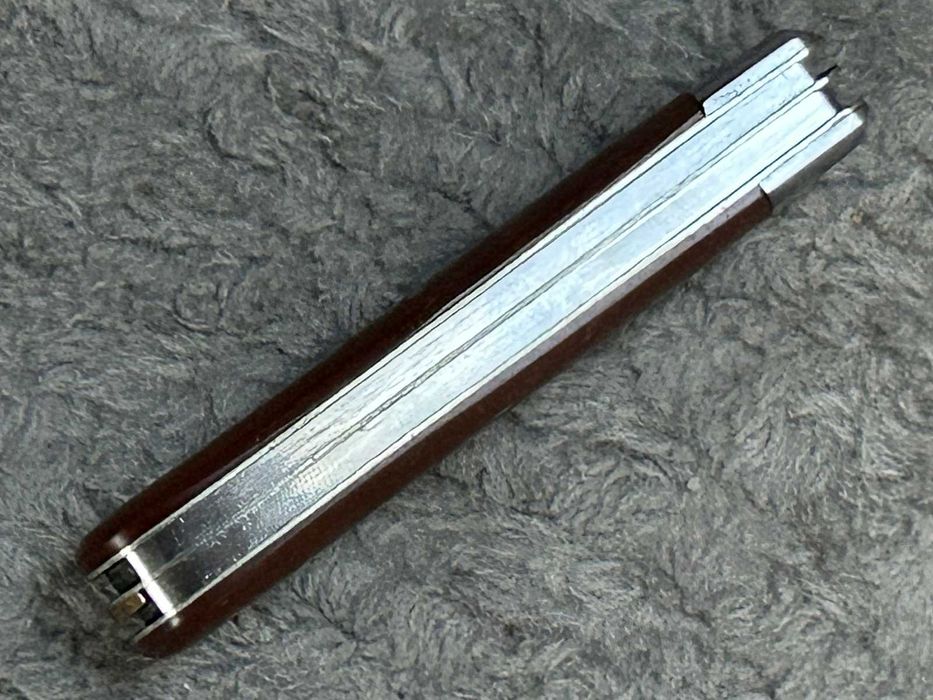 Kontraktowy scyzoryk szwajcarskiej armii - Wenger Tahara Soldier M1908