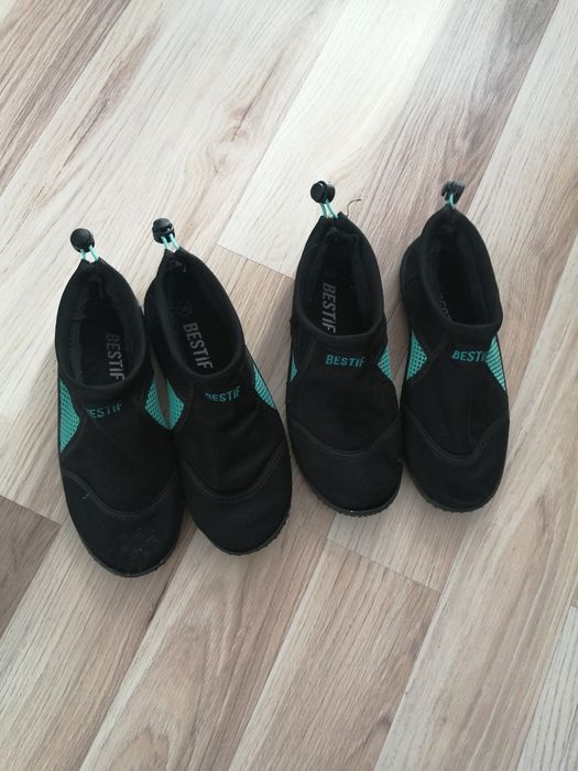 Buty do wody dla bliźniaków