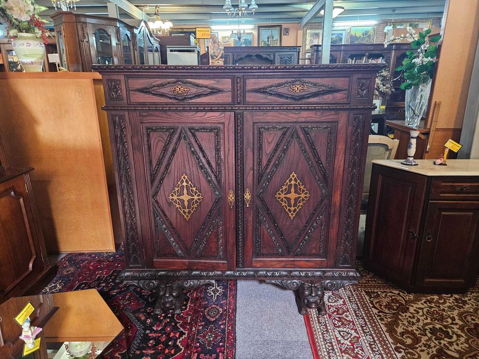 Móvel muito antigo em madeira maciça trabalhada - óptimo est