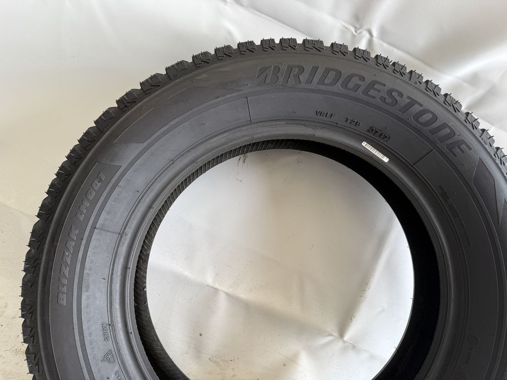 215/65/17 Bridgestone Blizzak LM001 99H 2017R (424)