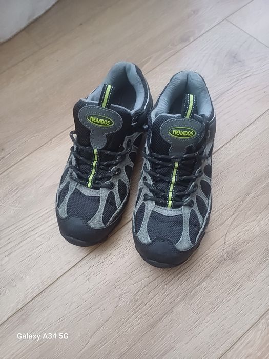 Кросівки розмір 36.5